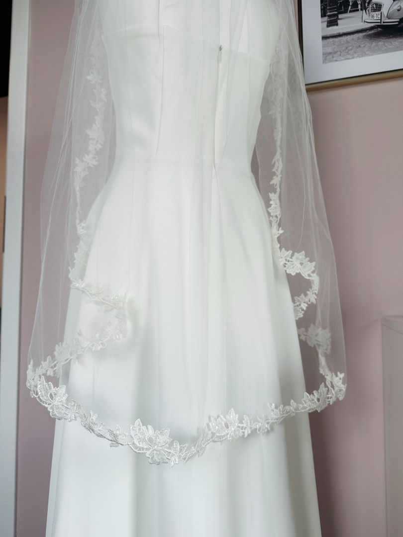 Short veil with flower lace trimmed from the crest - Kulunove image 3