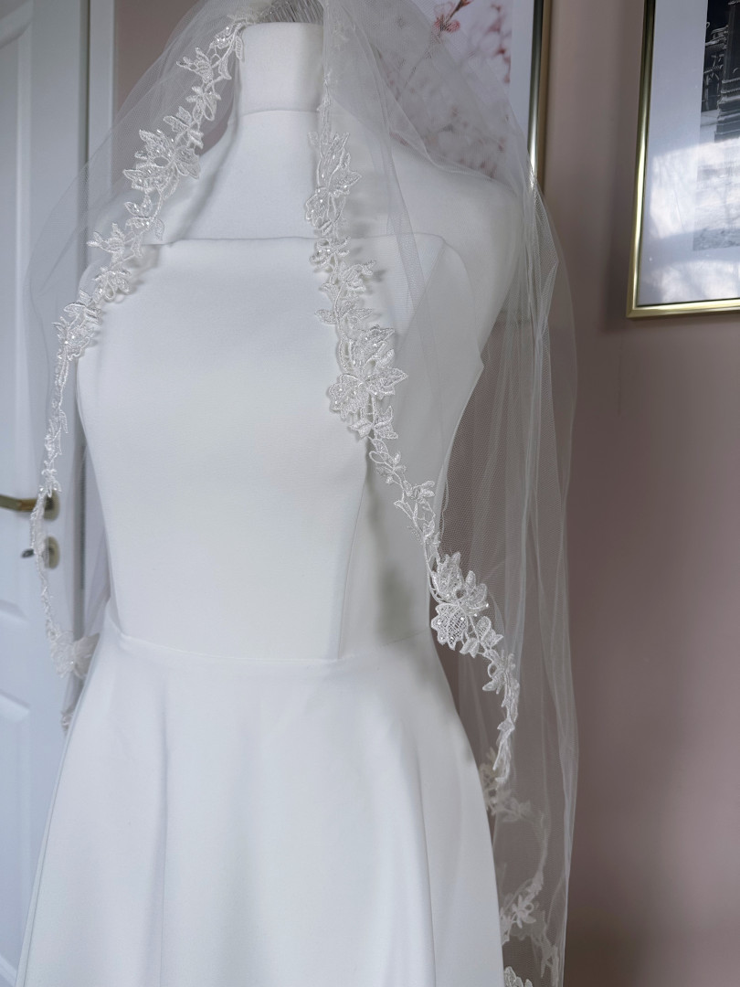 Short veil with flower lace trimmed from the crest - Kulunove image 1