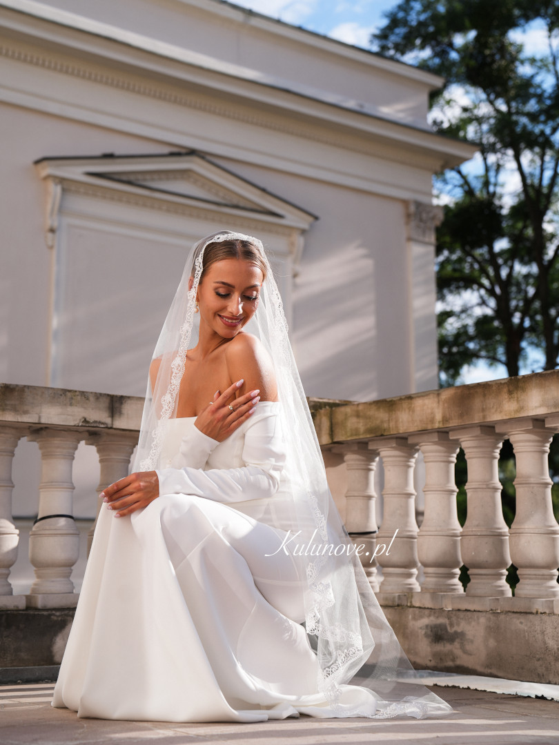 Spanish medium length veil with lace edges - Kulunove image 2